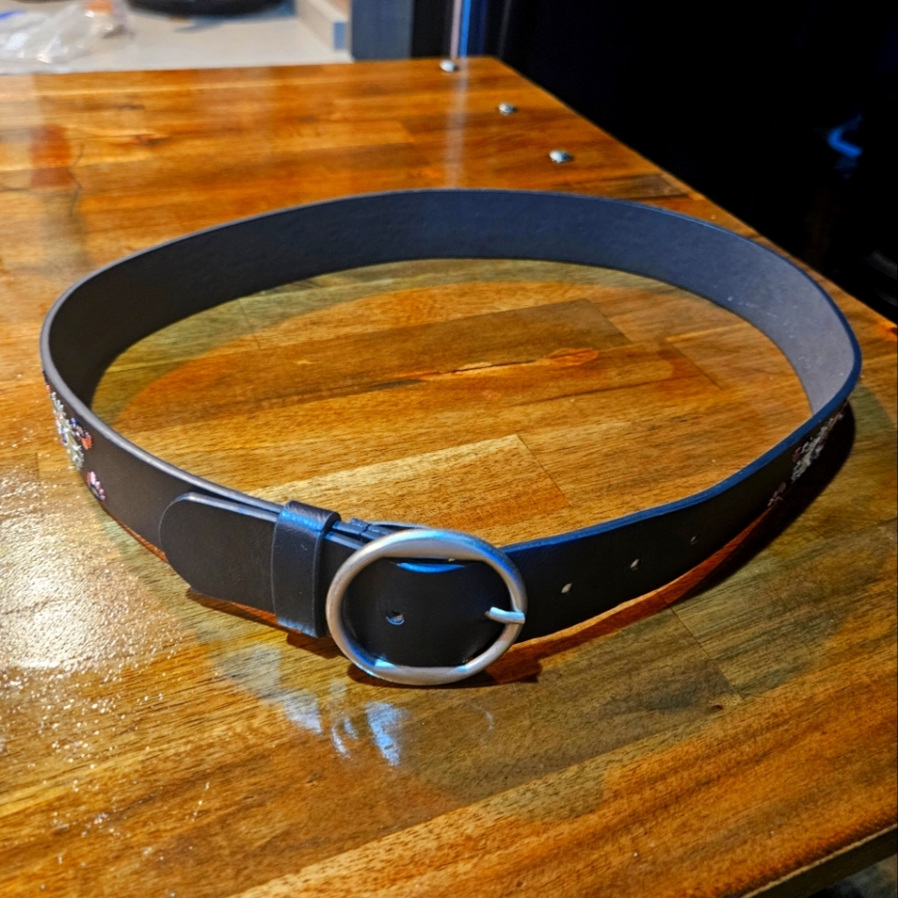 Women's Faux Leather Belt.... - Picture 5 of 6